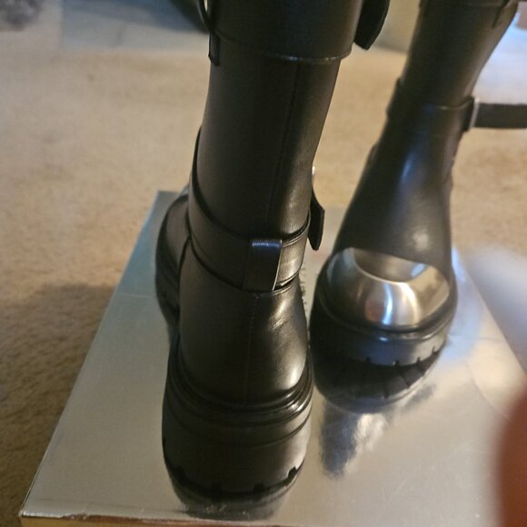 AZALEA WANG JENNINGS BLACK WITH METAL TOE FLAT BOOTIE - Picture 2 of 4